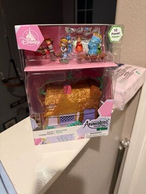 Disney Animators' Collection Aurora Cottage Playset - Pink & Gold